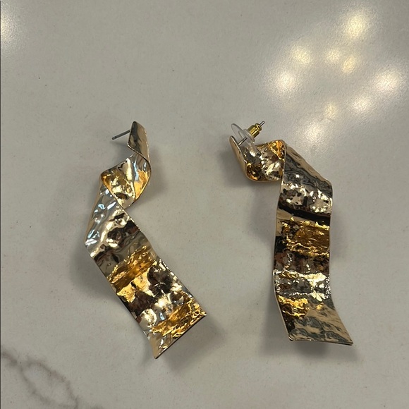 Streamer Earrings - Picture 2 of 3